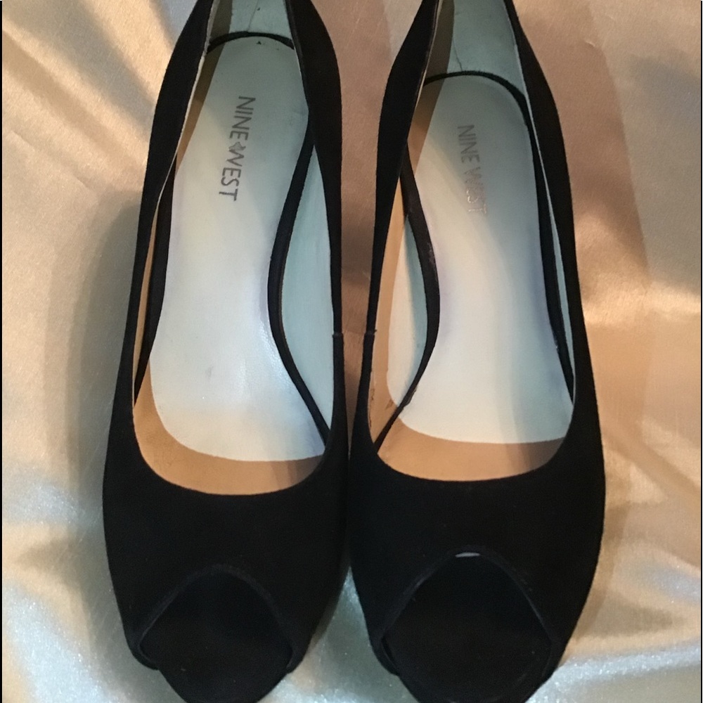 ❤️Nine West 7.5 Black Suede Heels